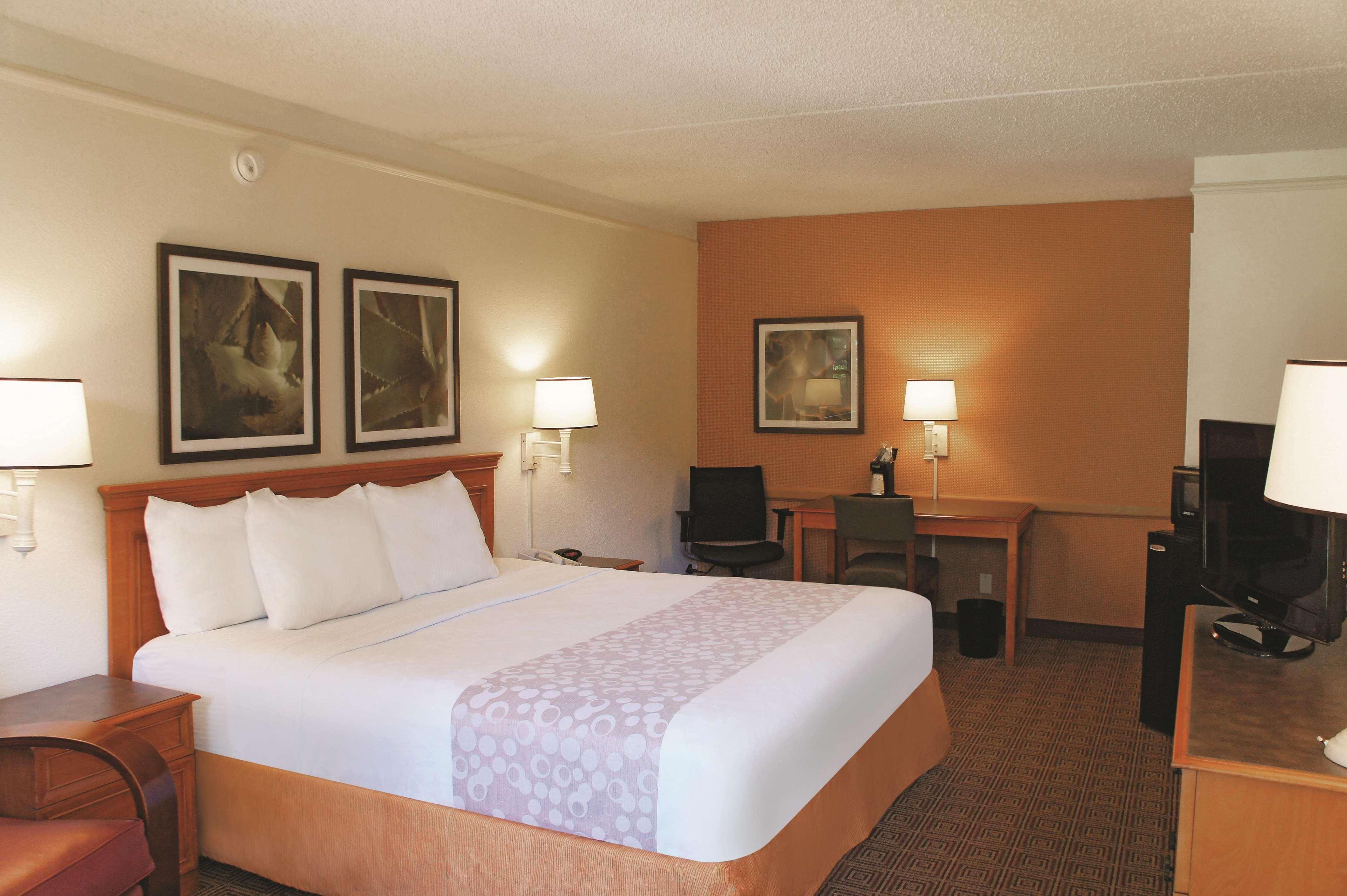 Baymont By Wyndham Houston La Porte Exterior foto